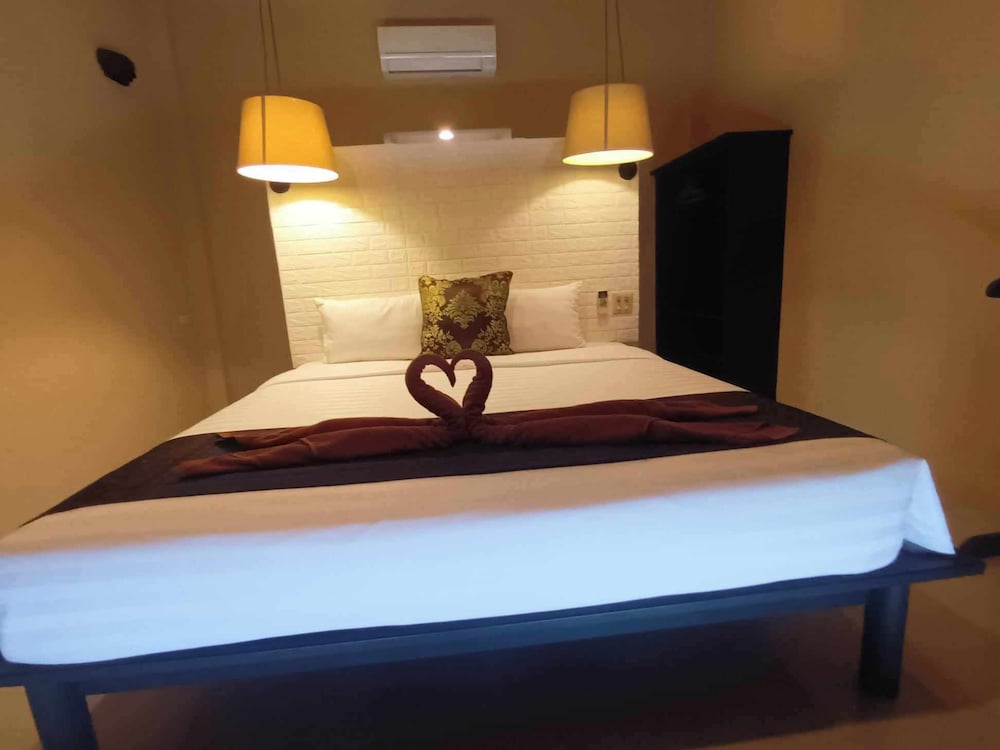 Deluxe Double Room, Pool View, Corner - Photo 2