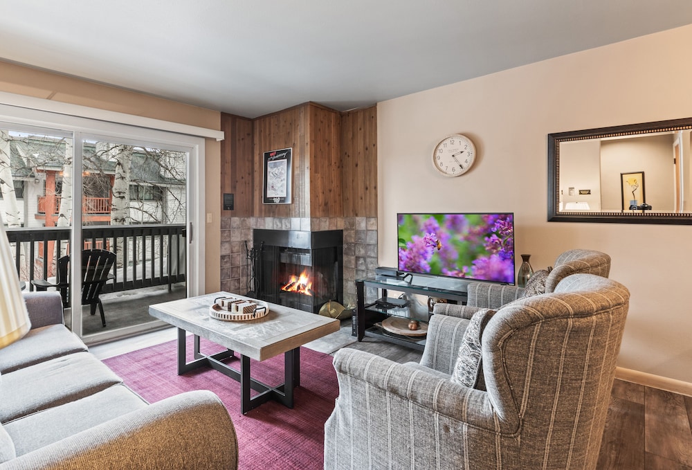 Condo, 2 Bedrooms