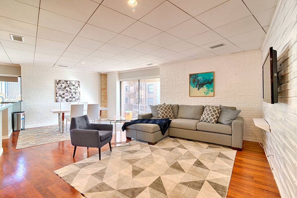 Apartment Suite - Photo 1