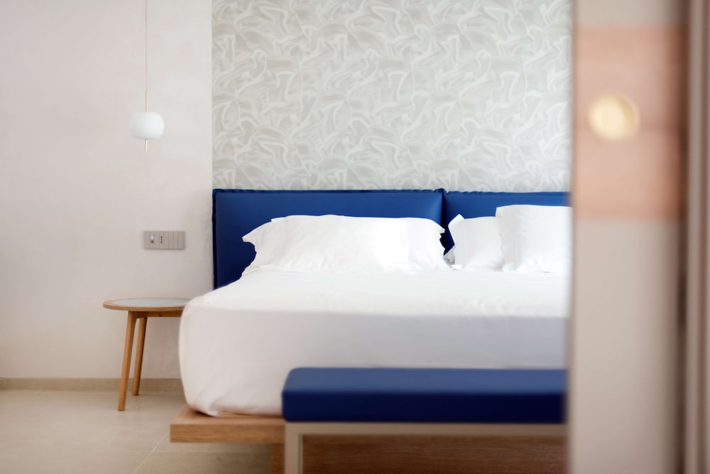 Suite, 2 Queen Beds, Non Smoking, Balcony (Living Room;with Sofabed) photo 3