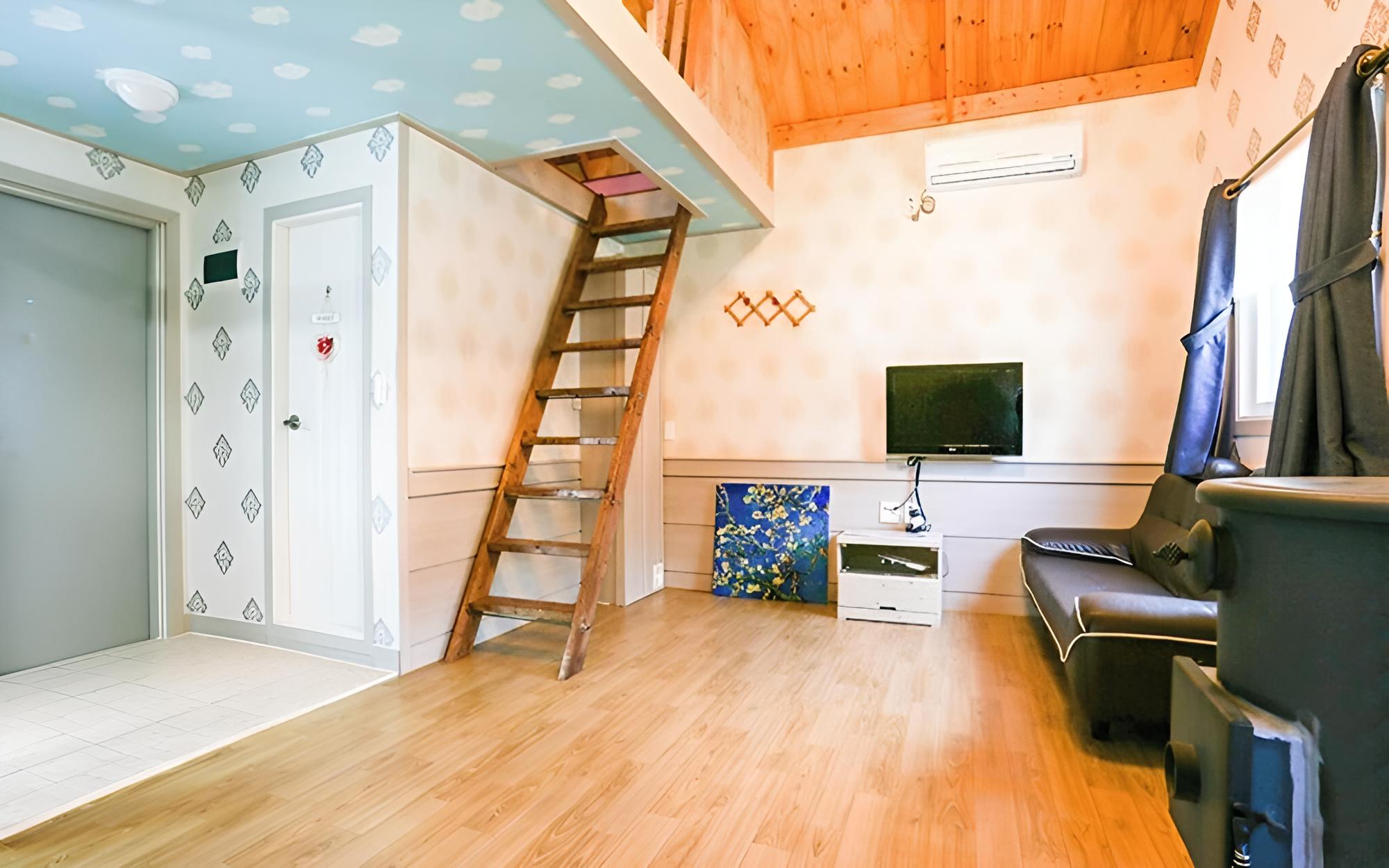 Room (Blue (Unshared House Duplex)) photo 1