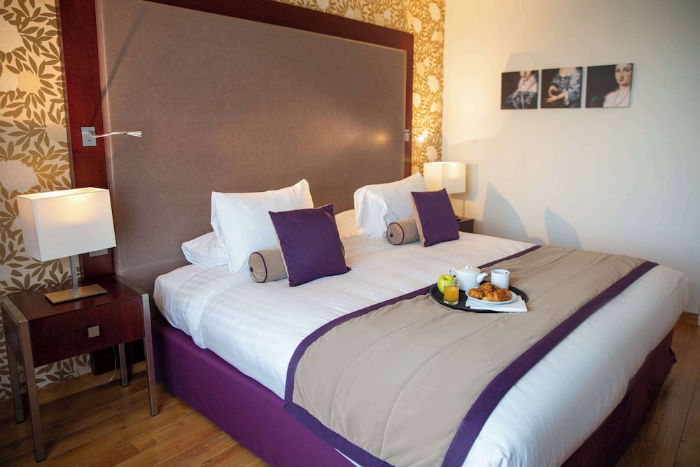 Suite, 1 King Bed with Sofa bed, Non Smoking photo 1