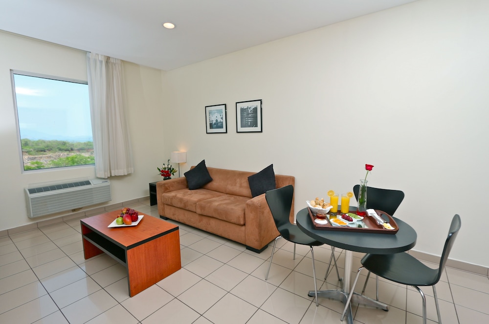 Standard Suite - Photo 4