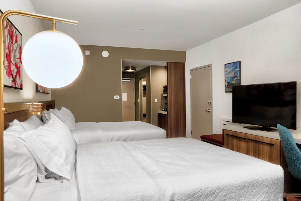 Room, 2 Queen Beds, Accessible (Hearing) - Photo 2