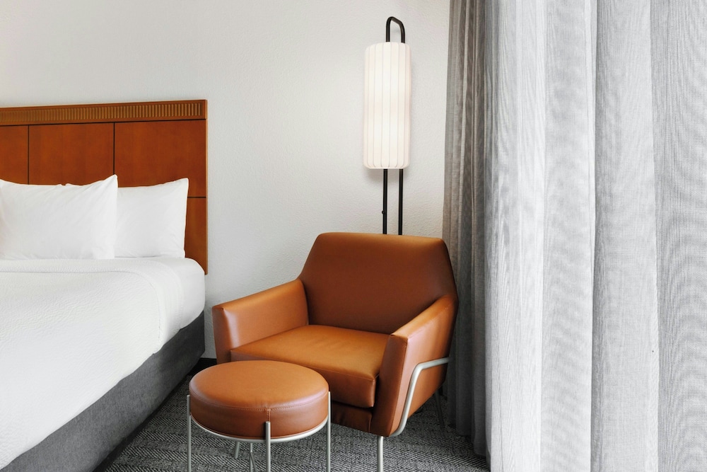 Room, 2 Double Beds (Mobility Accessible, Roll-in Shower) - Photo 4