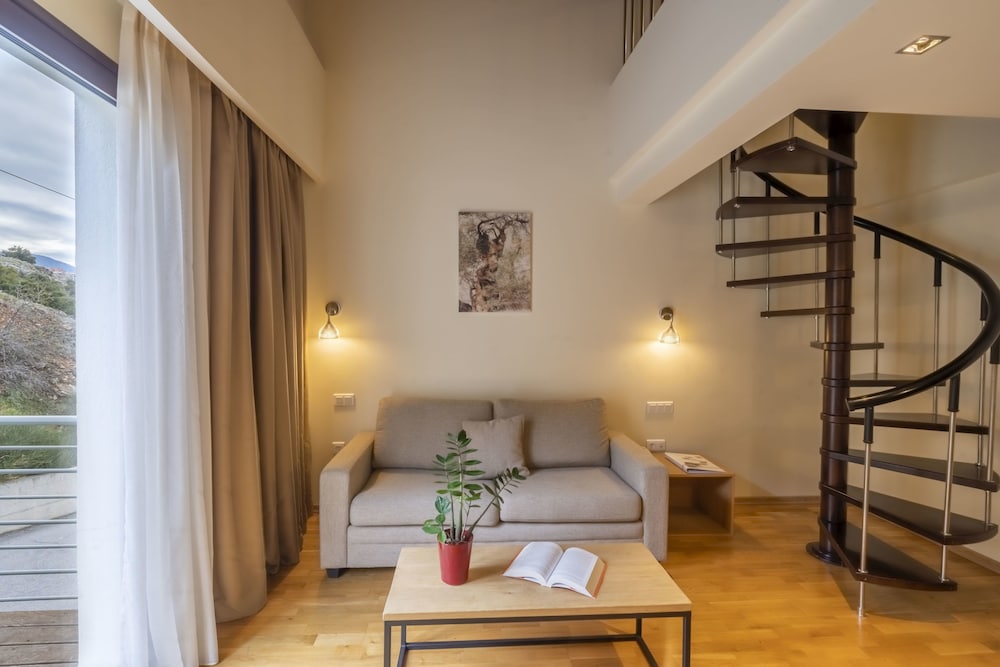 Executive Suite - Photo 10