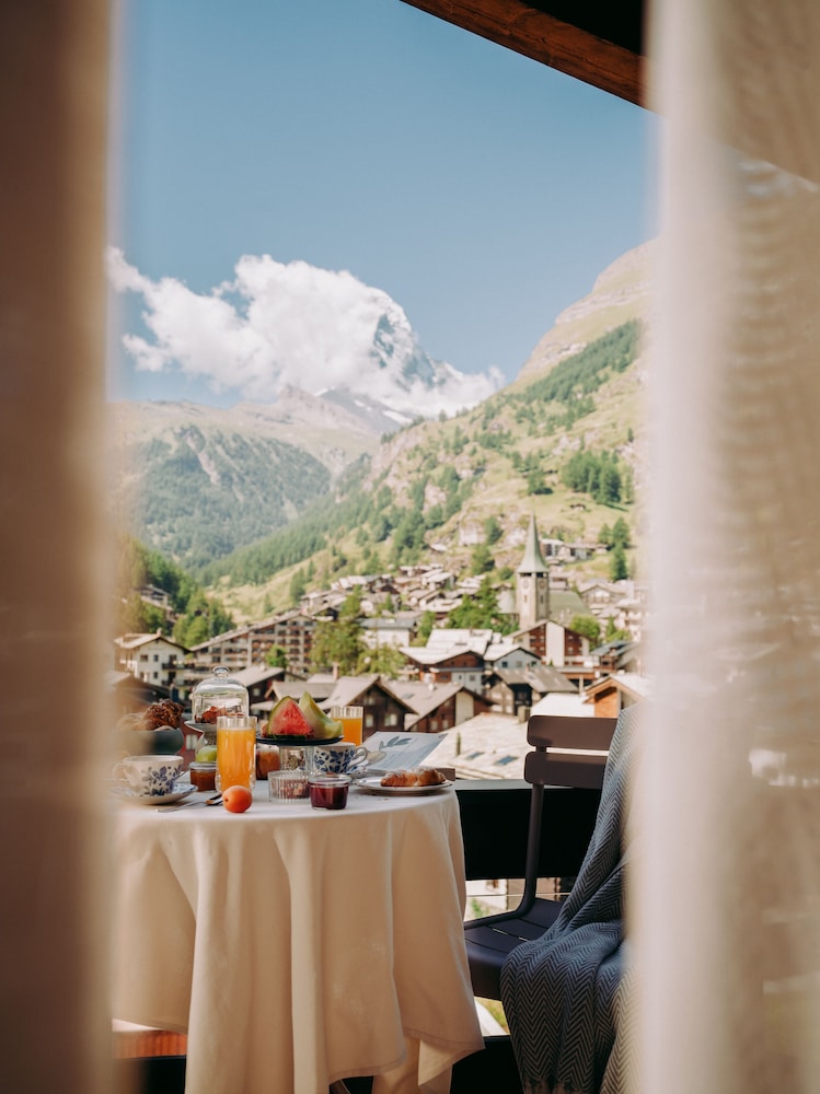 Suite with Matterhorn view - Photo 7