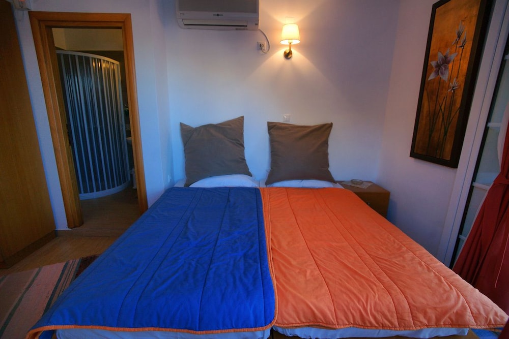 House, 2 Bedrooms photo 2