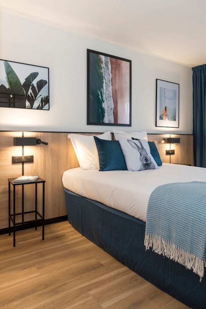Standard Room, 1 Queen Bed, Bathtub (Kitchenette) - Photo 3