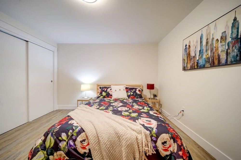 Stylish Modern Condo w Parking Location Coffee, Foto 24
