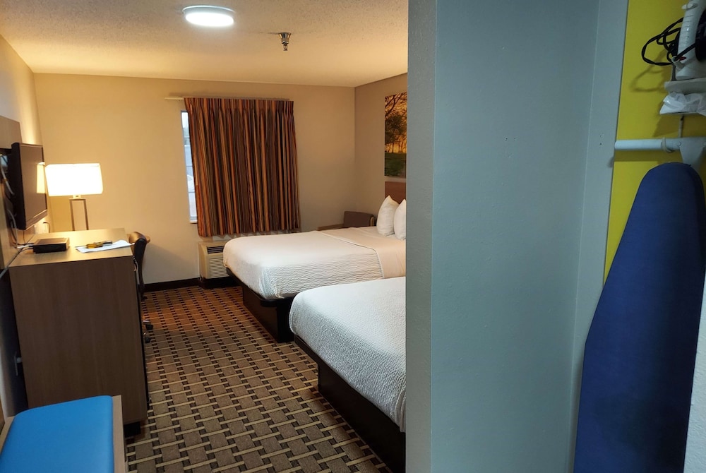 Room, 2 Queen Beds