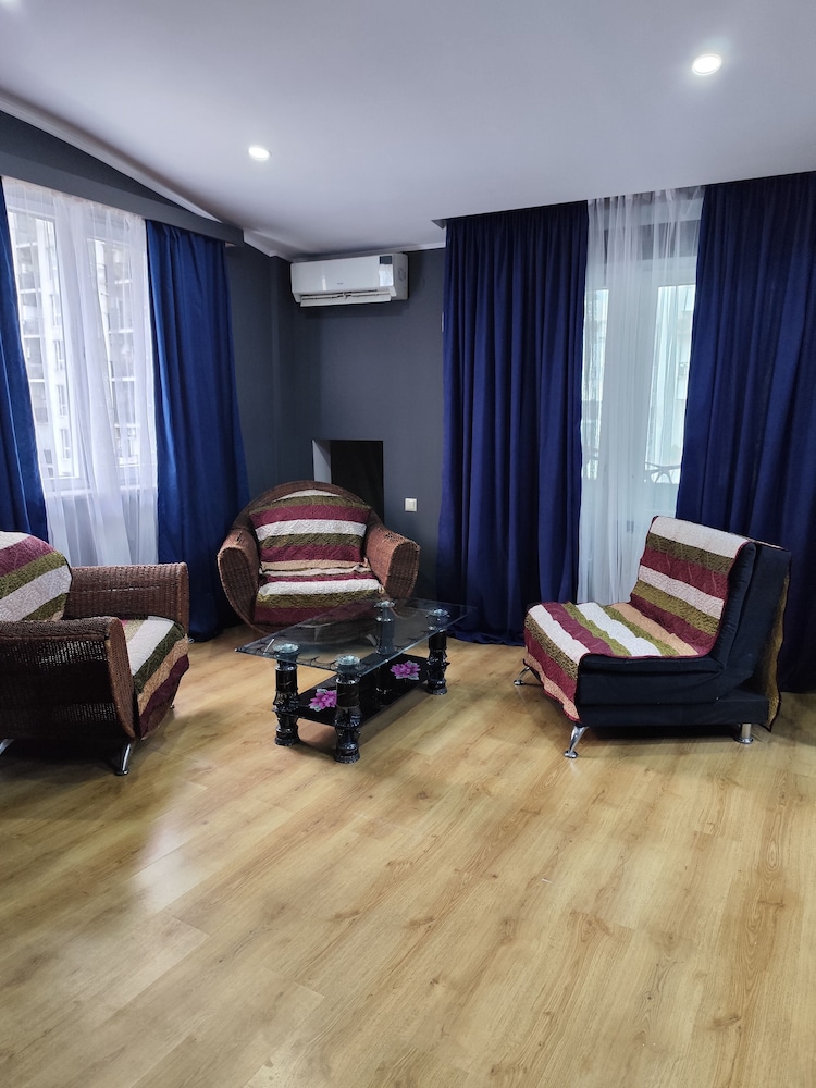 Deluxe Suite, City View