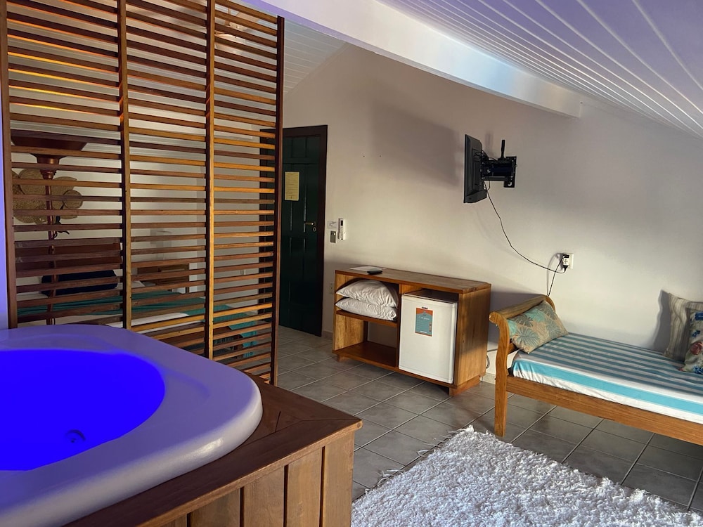 Superior Room, 1 Bedroom, Jetted Tub, Pool View photo 3