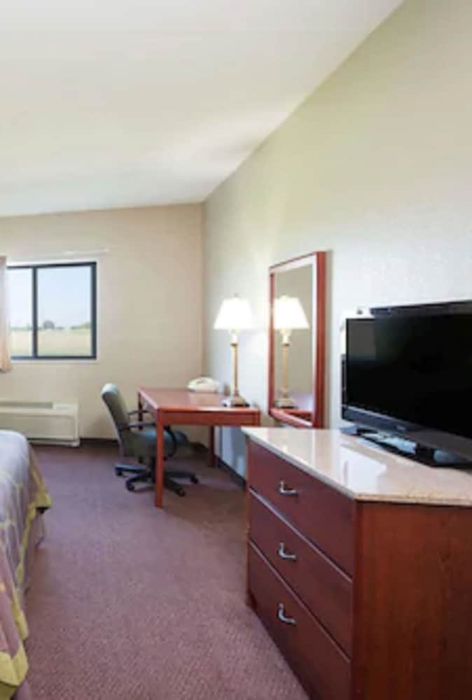 Suite, 1 King Bed, Hot Tub - Photo 2