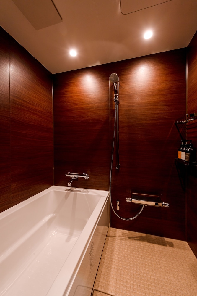 Deluxe King Room, Non Smoking - Photo 8