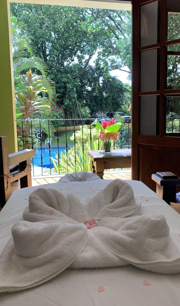 Superior Double Room, 2 Queen Beds (No A/C) photo 2
