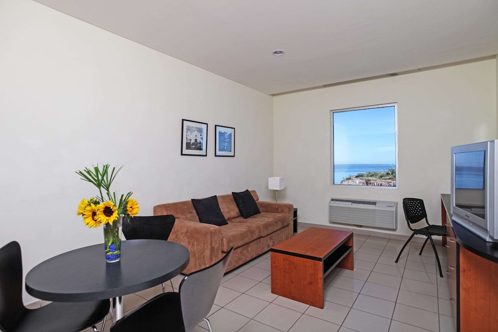 Standard Suite - Photo 6