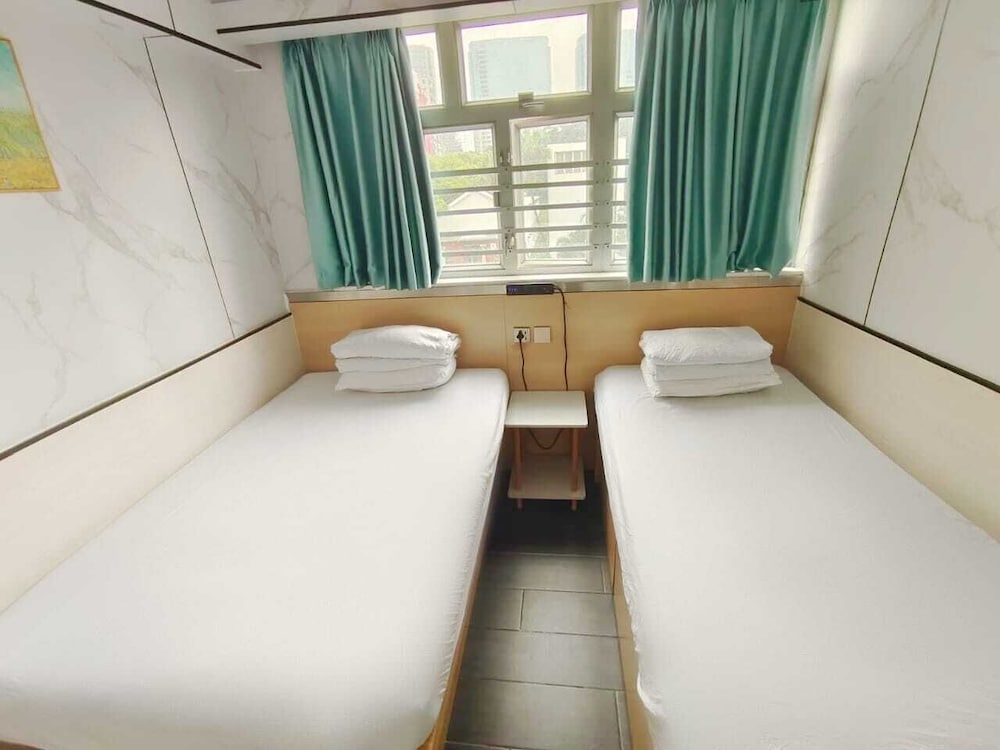 Standard Twin Room - Photo 9