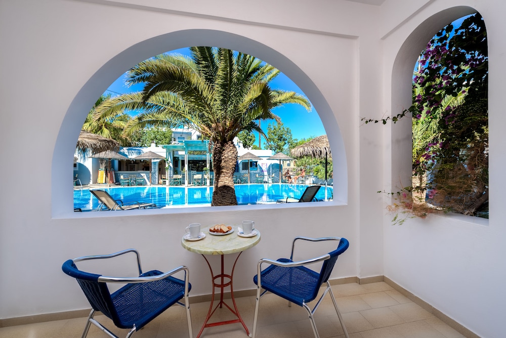 Superior Double or Twin Room, 1 Double or 2 Twin Beds, Pool View - Photo 7