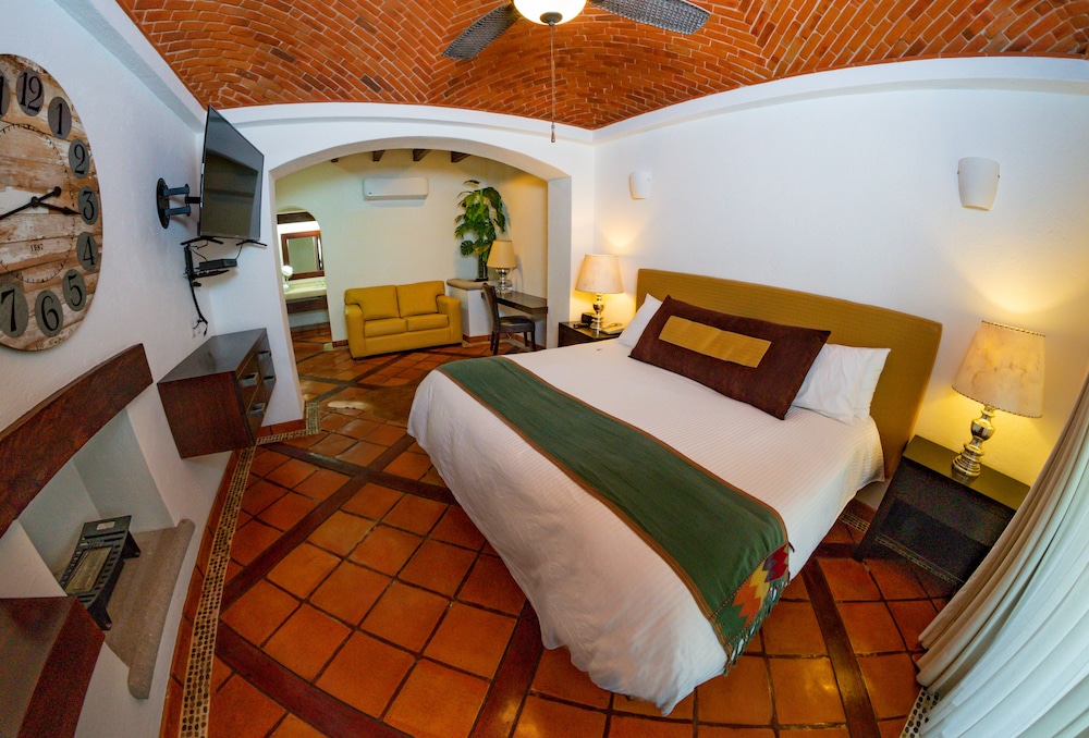 Room, 2 Queen Beds photo 2