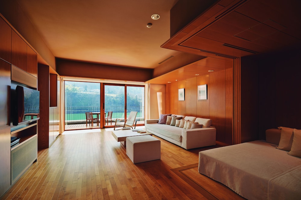 Deluxe Room, 2 Bedrooms, Non Smoking, River View (211)