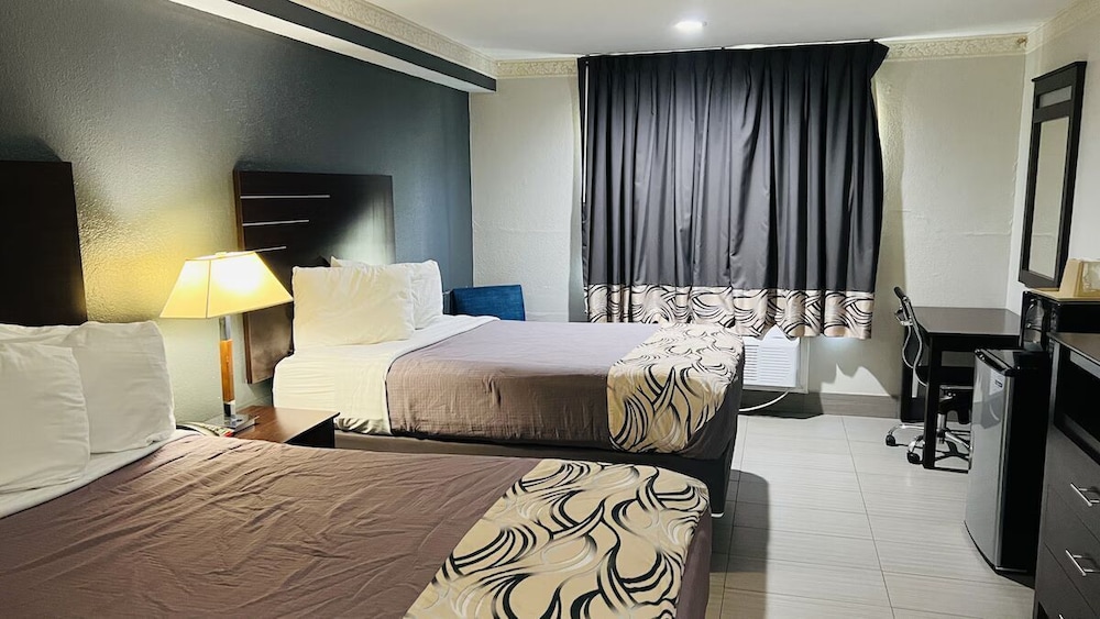 Room, 2 Double Beds, Non Smoking - Photo 9