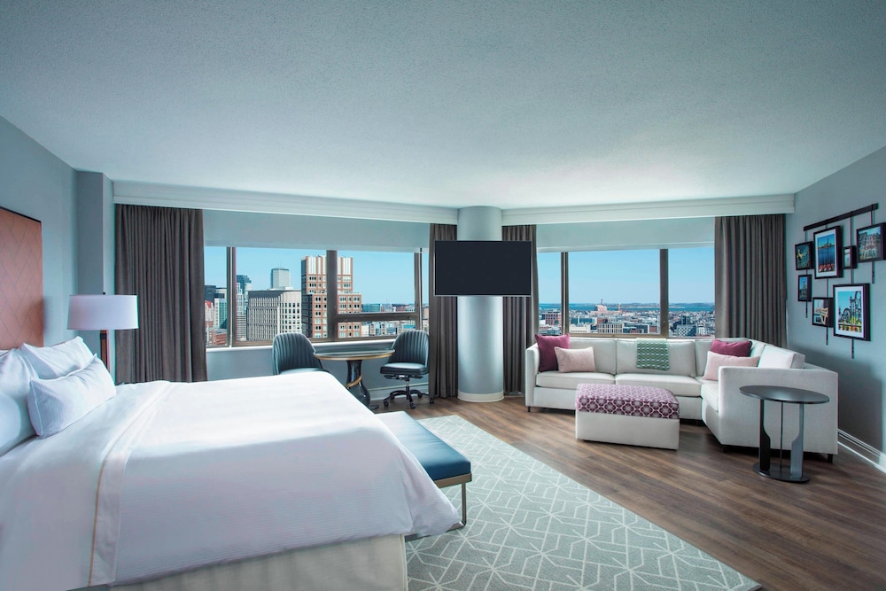 Studio Suite, 1 King Bed, City View, Corner