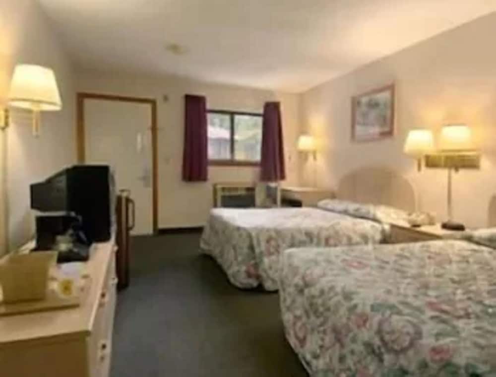 Deluxe, Two Full Beds, Non-Smoking