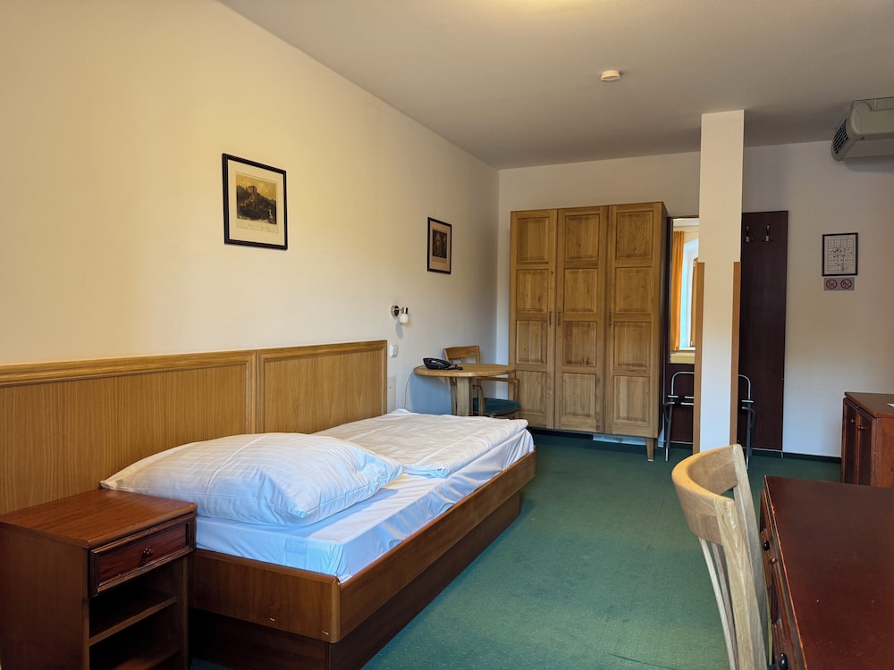 City Single Room, City View