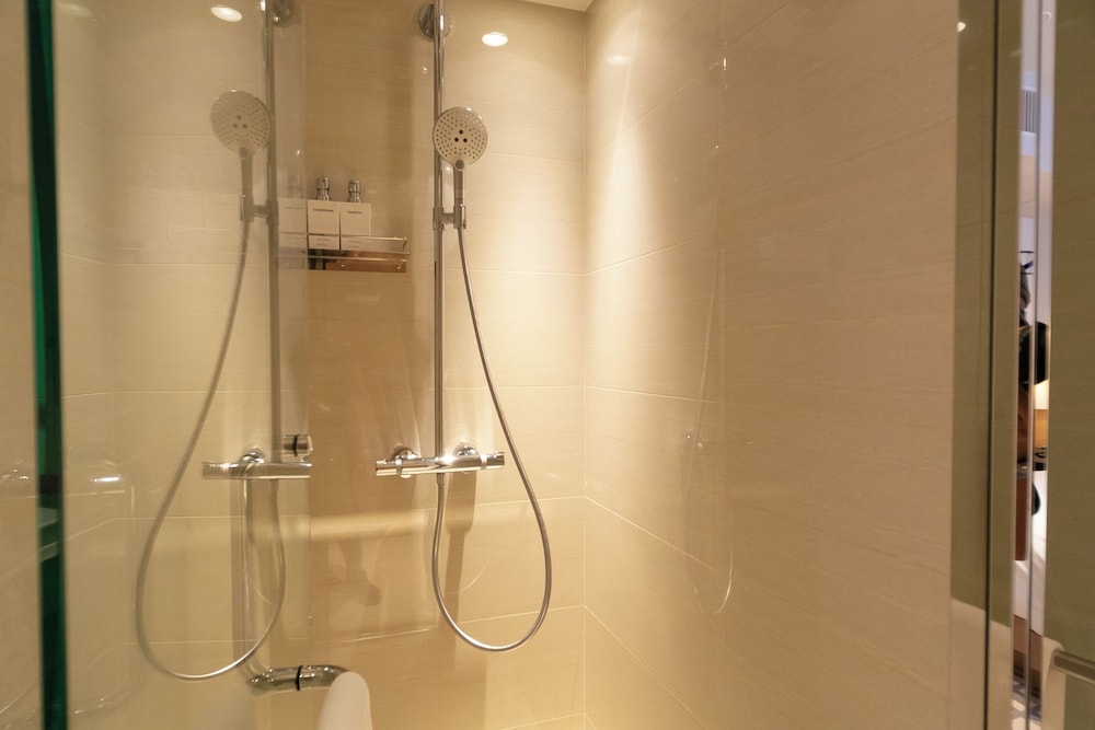 Hollywood Twin Room, Non Smoking (Up to 2 pax for above 6 years old) - Photo 5