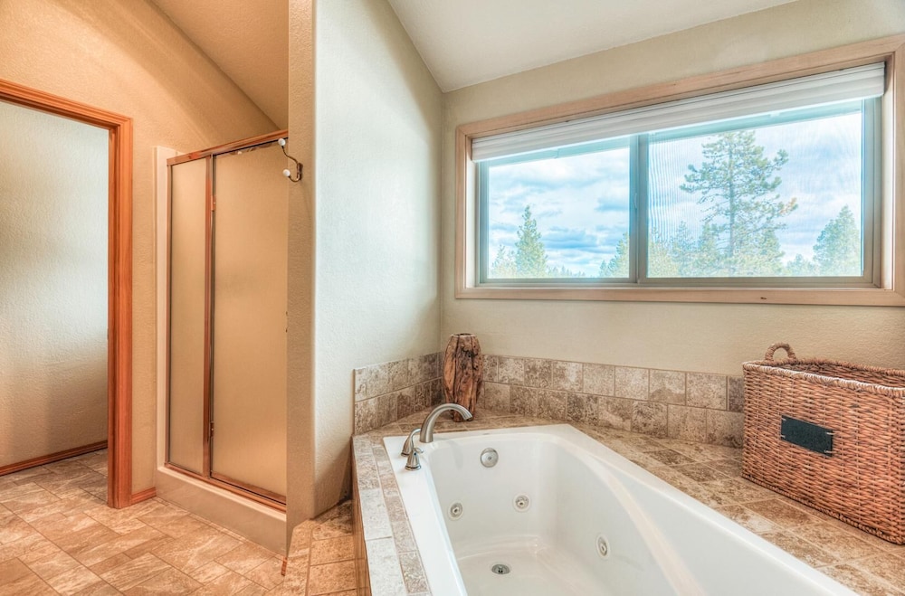 House, Multiple Beds (Vine Maple - Unit 30) photo 3