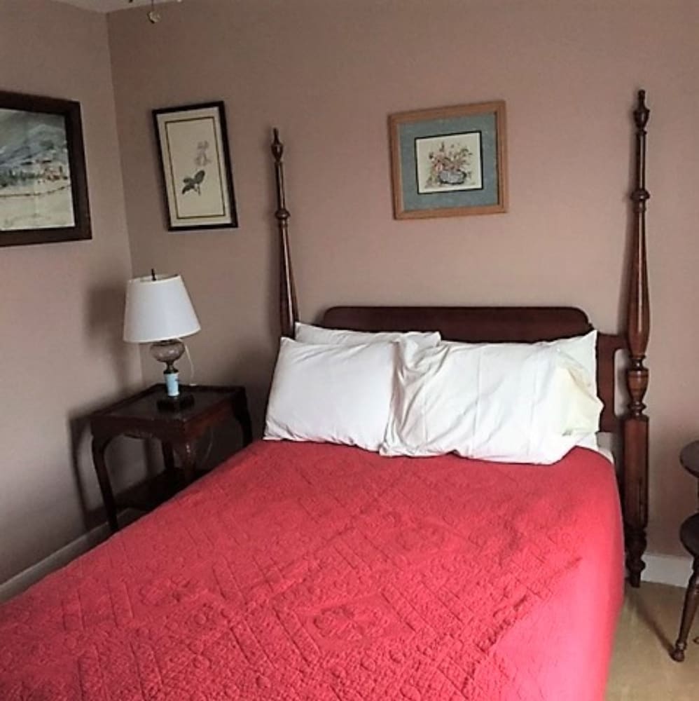 Standard Double Room, Shared Bathroom (Room 18) photo 3