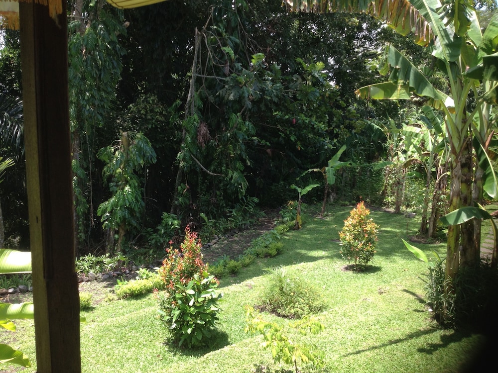 Classic Bungalow, 1 Queen Bed, Garden View photo 3