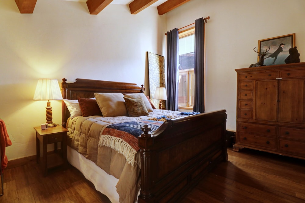 Condo, 3 Bedrooms