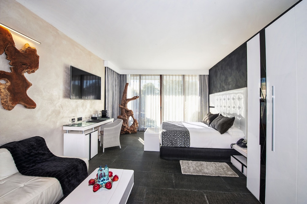 Suite, Bañera de Hidromasaje, Área de Jardín