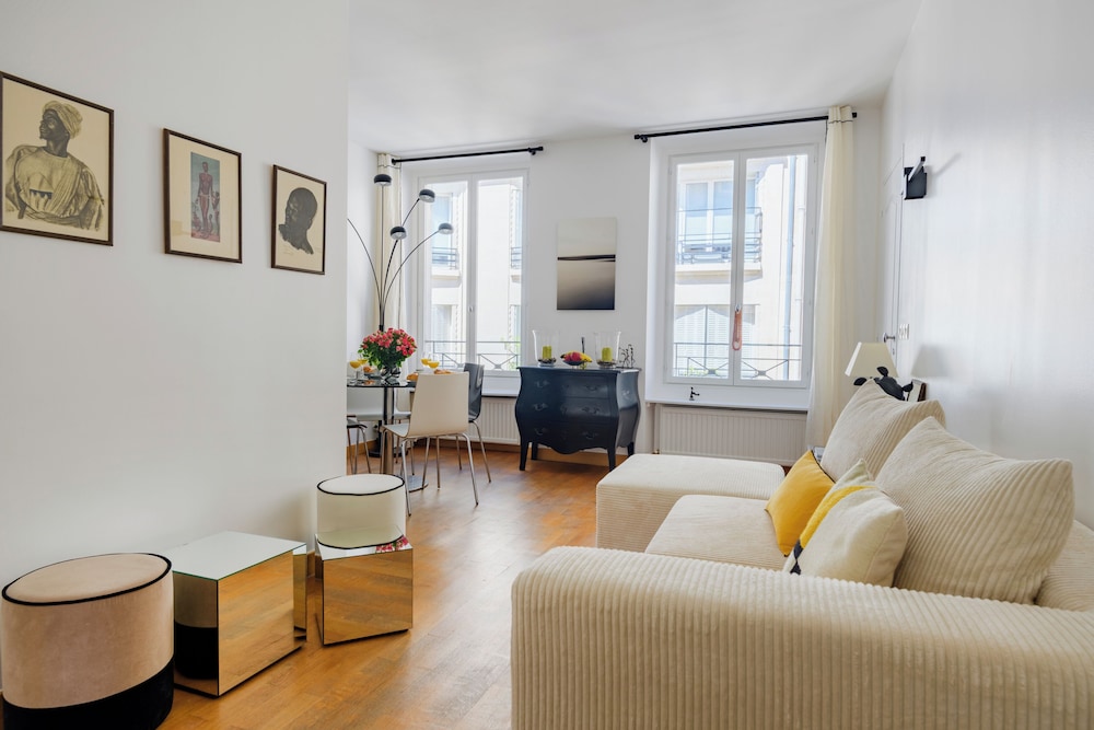 Comfort Apartment, City View