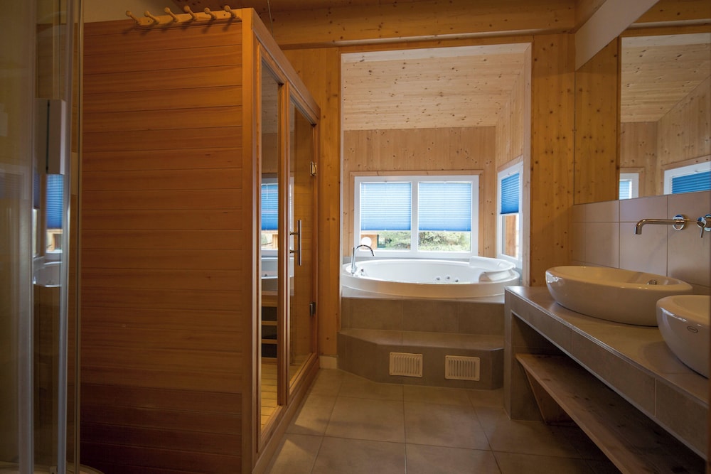 Ferienhaus # 29 mit IR-Sauna & Whirlpool innen