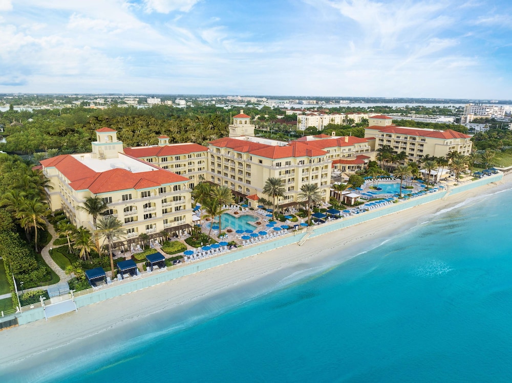 Club Suite, 1 King Bed, Oceanfront - Photo 8