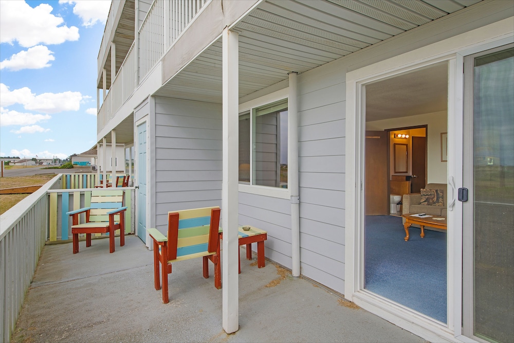 Exclusive Condo, 1 Bedroom photo 2