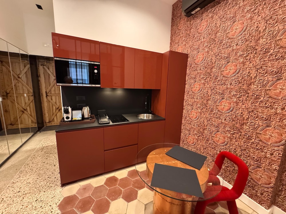 Deluxe Studio