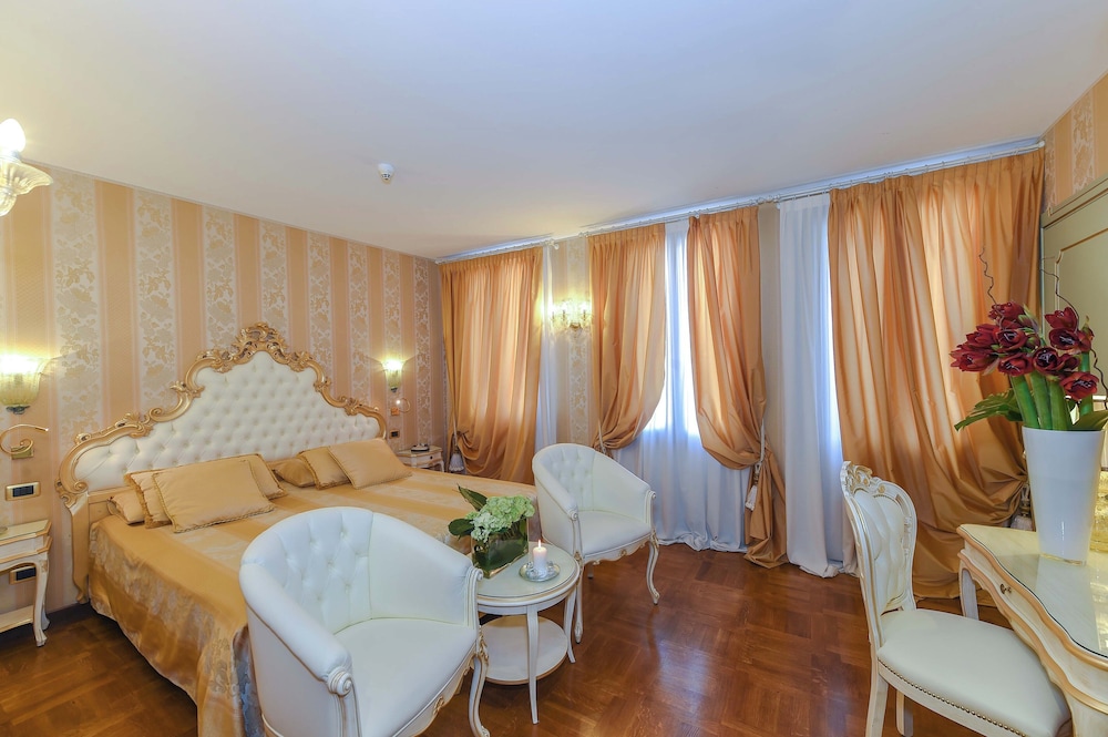 Standard Double or Twin Room photo 3