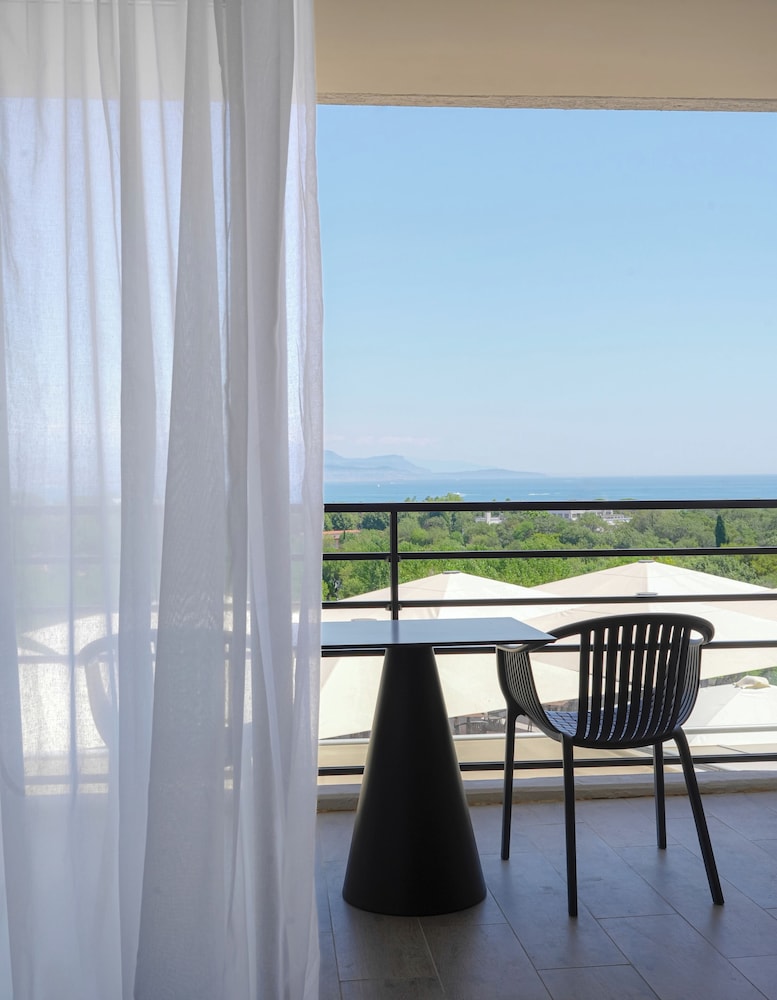 Exclusive Twin Room, Sea View - Photo 8