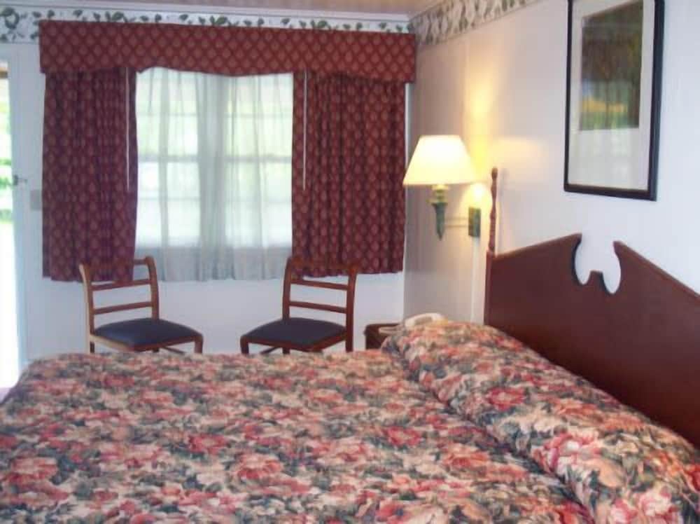 Standard Room, 1 Queen Bed, Accessible photo 2