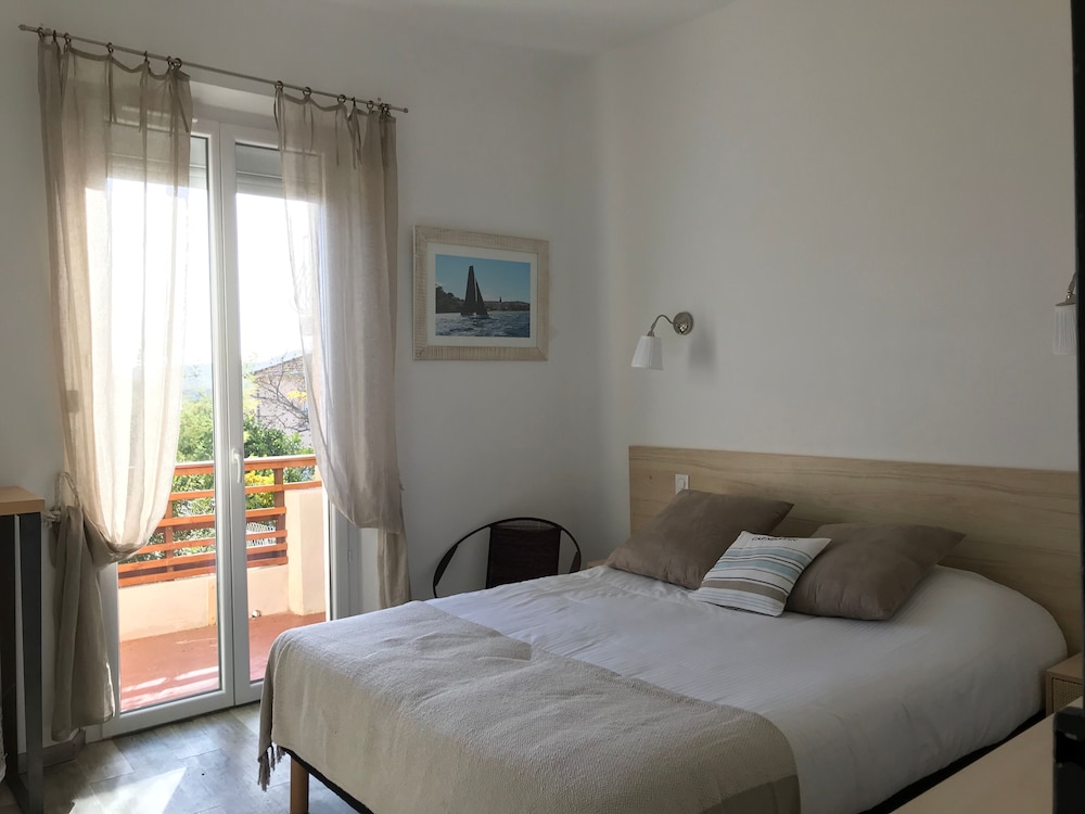 Deluxe Double or Twin Room, Balcony, Sea View photo 1