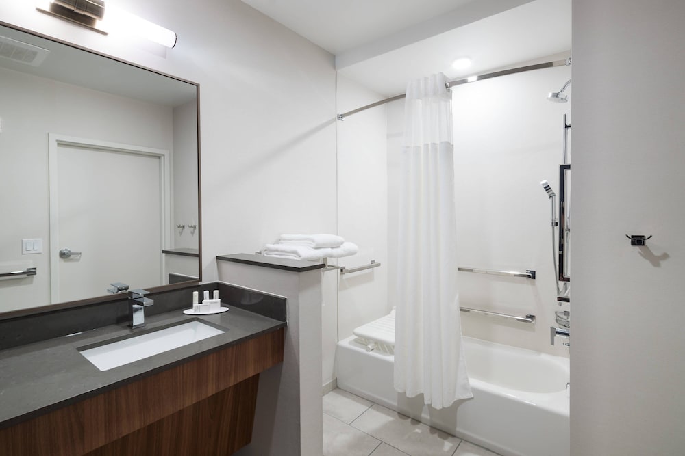Suite, 1 King Bed with Sofa bed (Mobility Accessible, Tub) - Photo 5