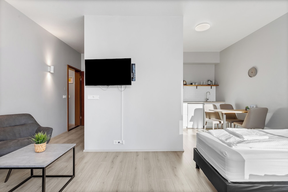 Studio, Multiple Beds - Three Adults - Photo 7