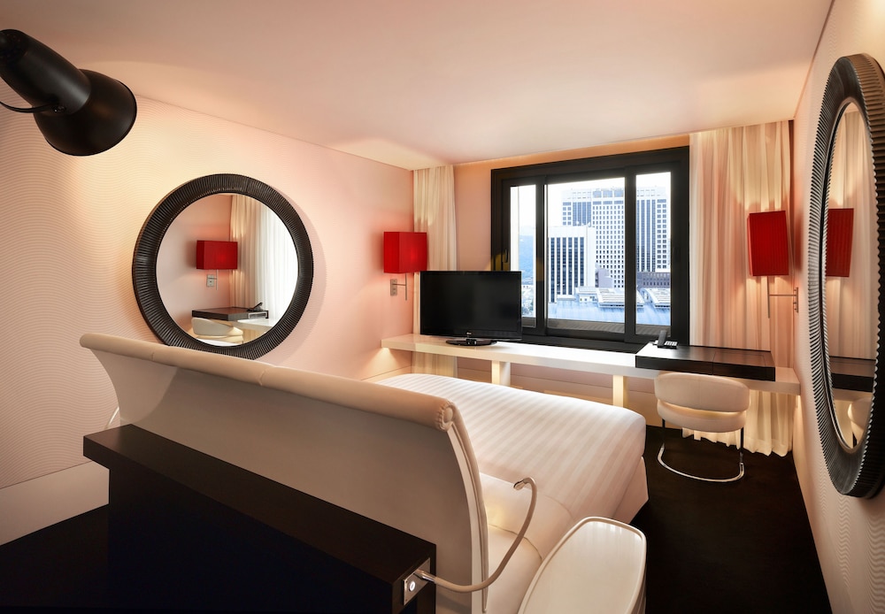 Deluxe Room, 1 King Bed, City View - Photo 1