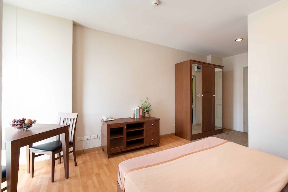 Deluxe Room, Bathtub, City View photo 3