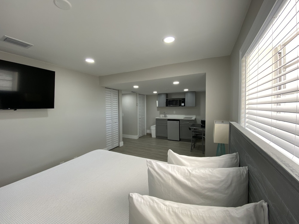 Deluxe Studio