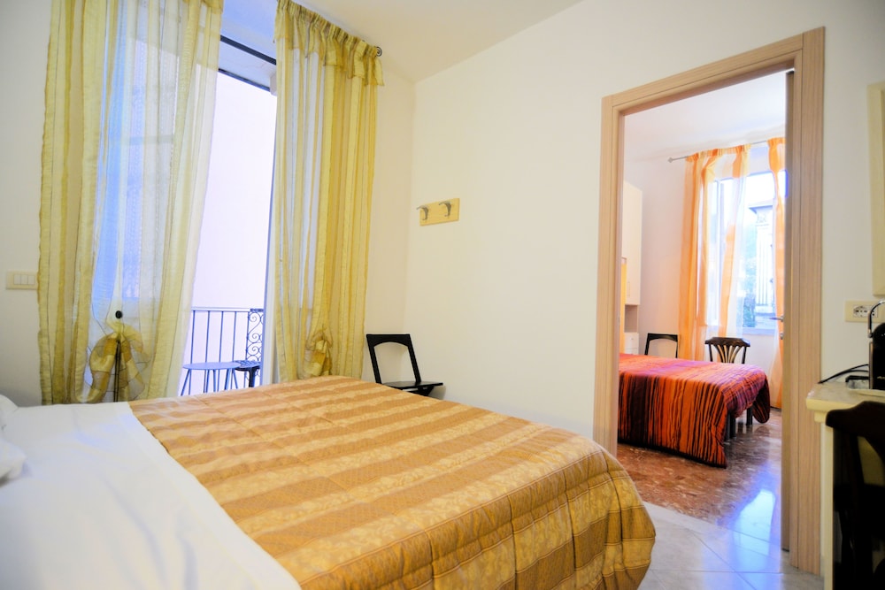 Exclusive Room, Connecting Rooms
